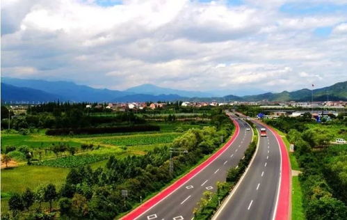 中國絕美彩色公路大盤點(diǎn) 特色各異，驚艷四方，隧道奇觀更添魅力